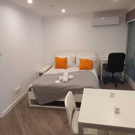 Dana-Cozy Studio With Shared Entry In The City Canberra Esterno foto