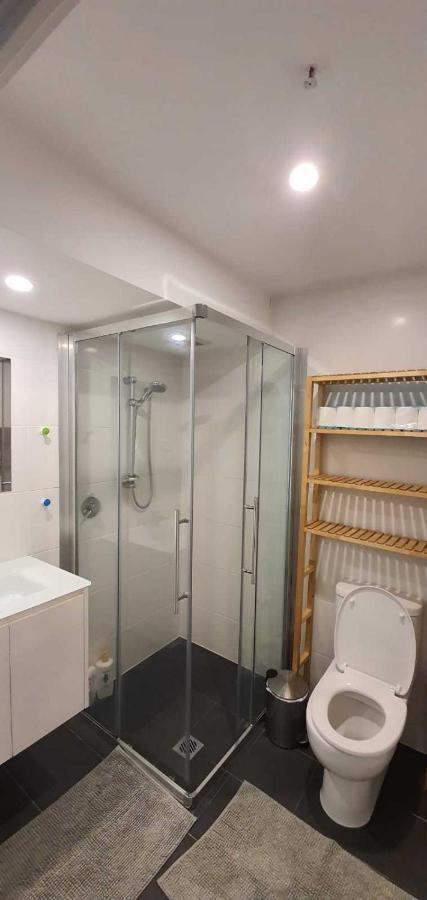 Dana-Cozy Studio With Shared Entry In The City Canberra Esterno foto