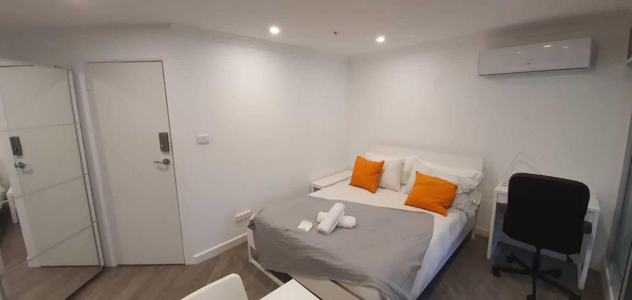 Dana-Cozy Studio With Shared Entry In The City Canberra Esterno foto